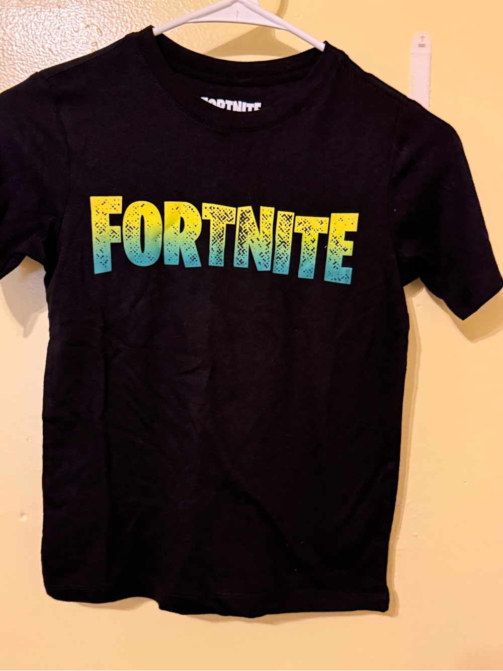 Fortnite Boys' Black Short-Sleeve Graphic Tee - Yellow/Teal Fade